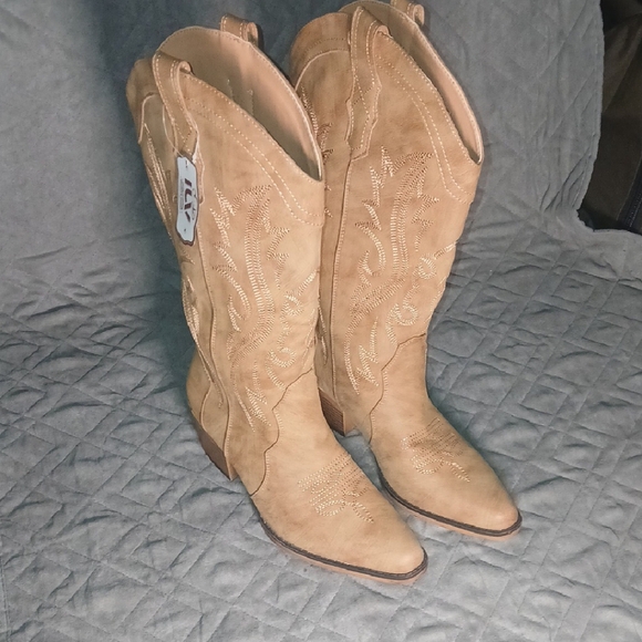 ILV Camel Cowgirl Boots - 2" Heel Size 8 - Picture 1 of 12